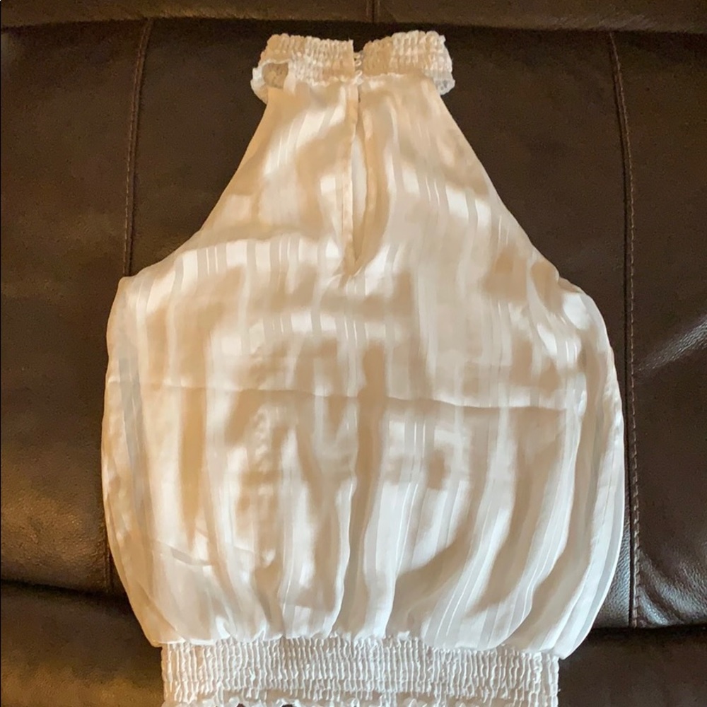 BUNDLE 3 FOR $15 Sleeveless blouse - Picture 4 of 4